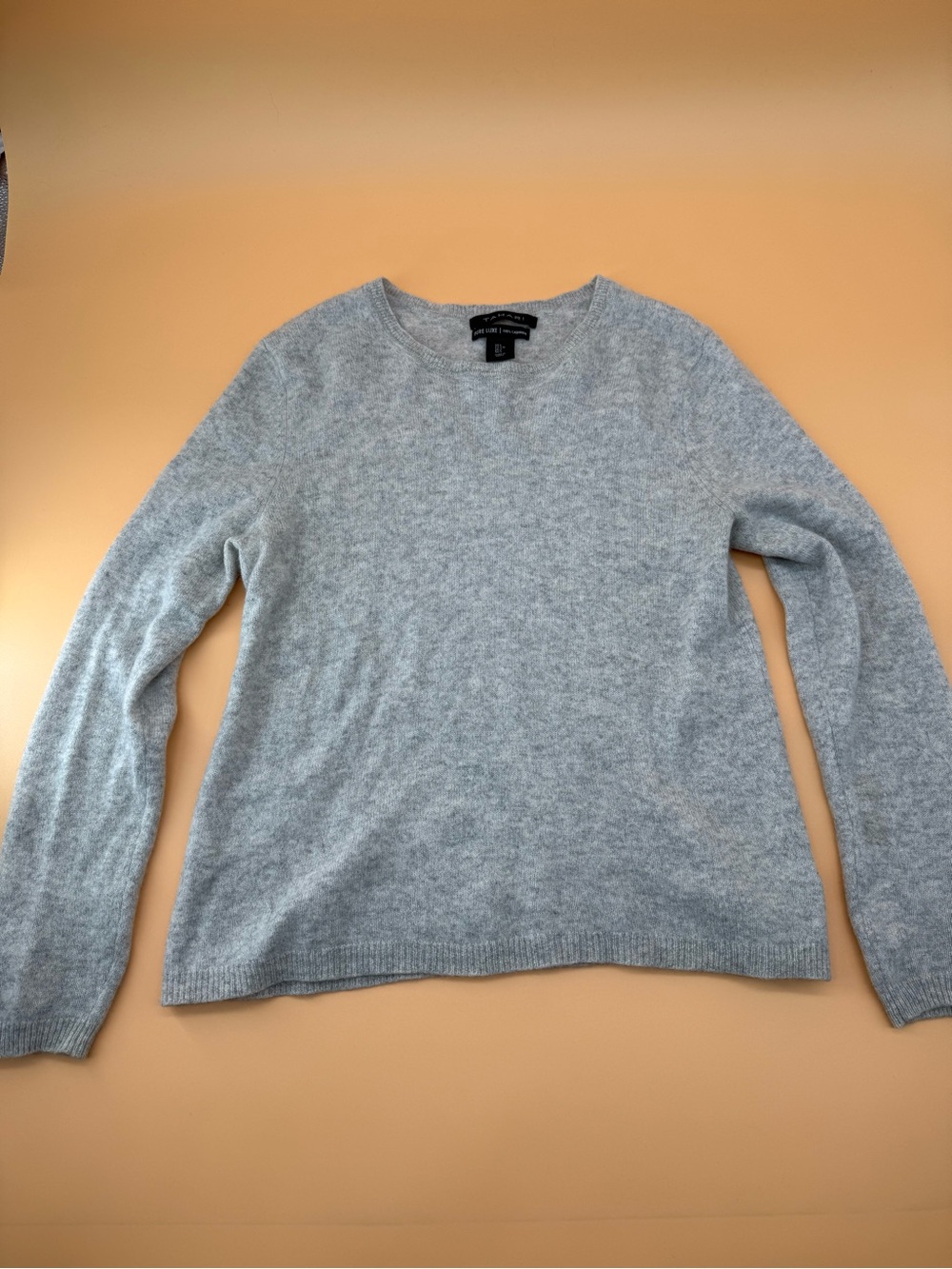 Tahari Pure Luxe Ligh Gray 100% Cashmere Crewneck Soft Cozy Sweater - Picture 1 of 6